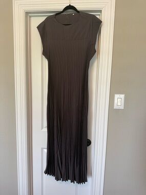 Pleated Cap-Sleeve Maxi Dress - Eggplant/Grey